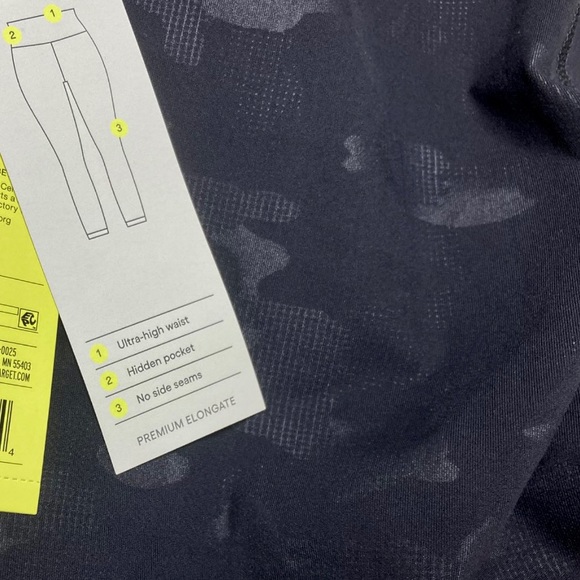 All in Motion™‎ Women's Premium Elongate Ultra High-Rise Black Camo - Picture 4 of 9